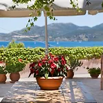 Tasoula With Sea View M4 Apartment