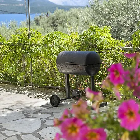 Tasoula With Sea View M4 アパート ニキアナ